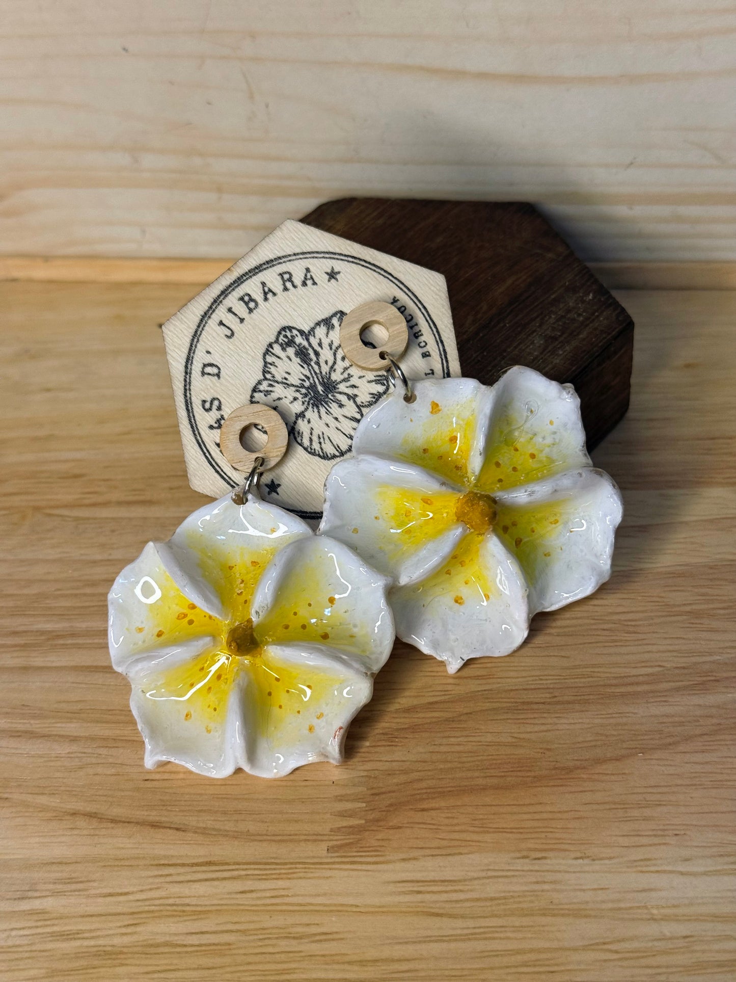 Flor amarilla y blanca
