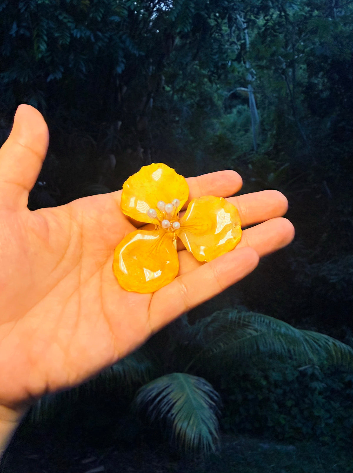 Clip de cabello flamboyan amarillo