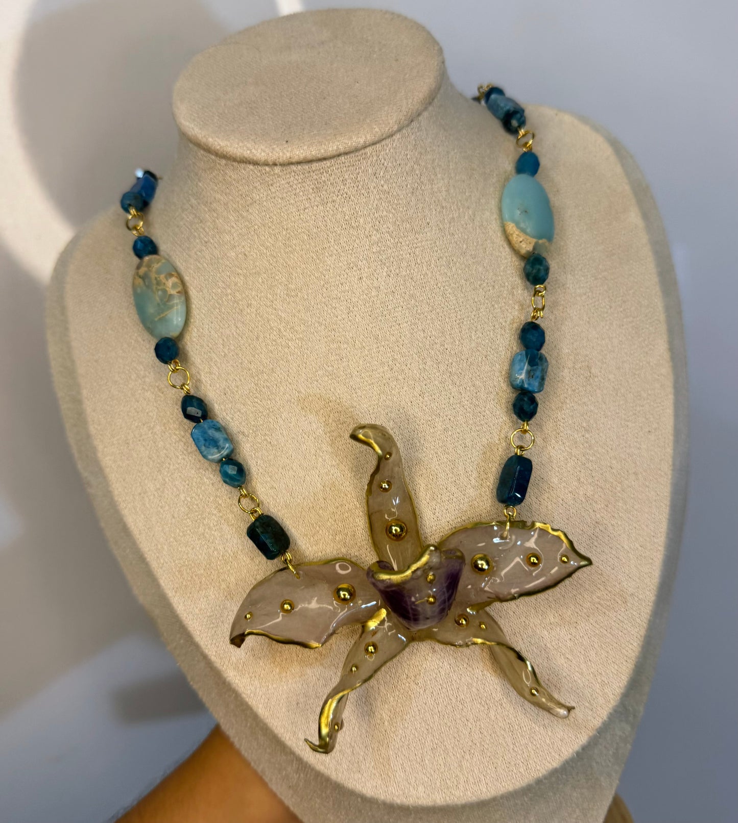 Orquideas y con apatitas azules