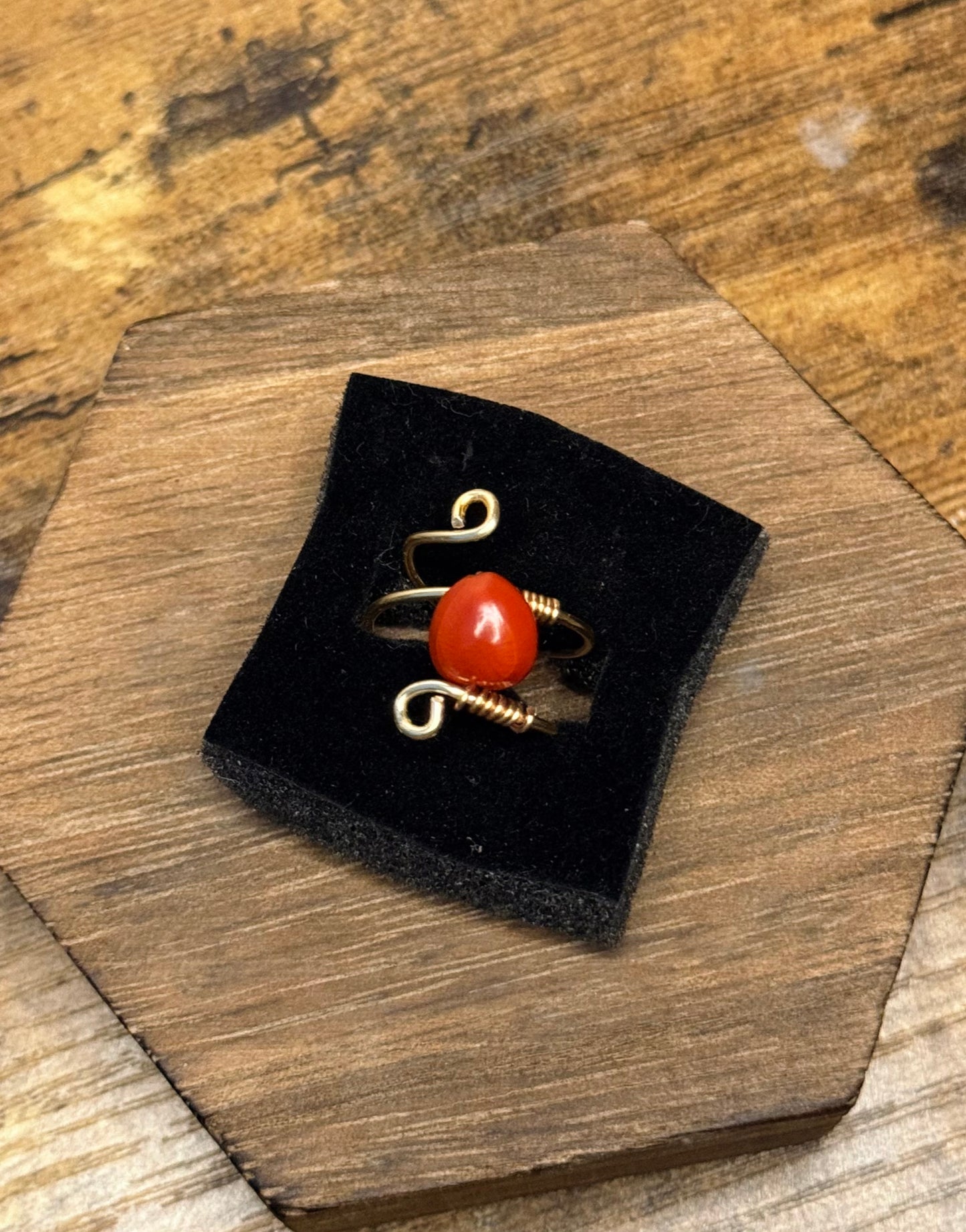 Sortija de granate espiral doble