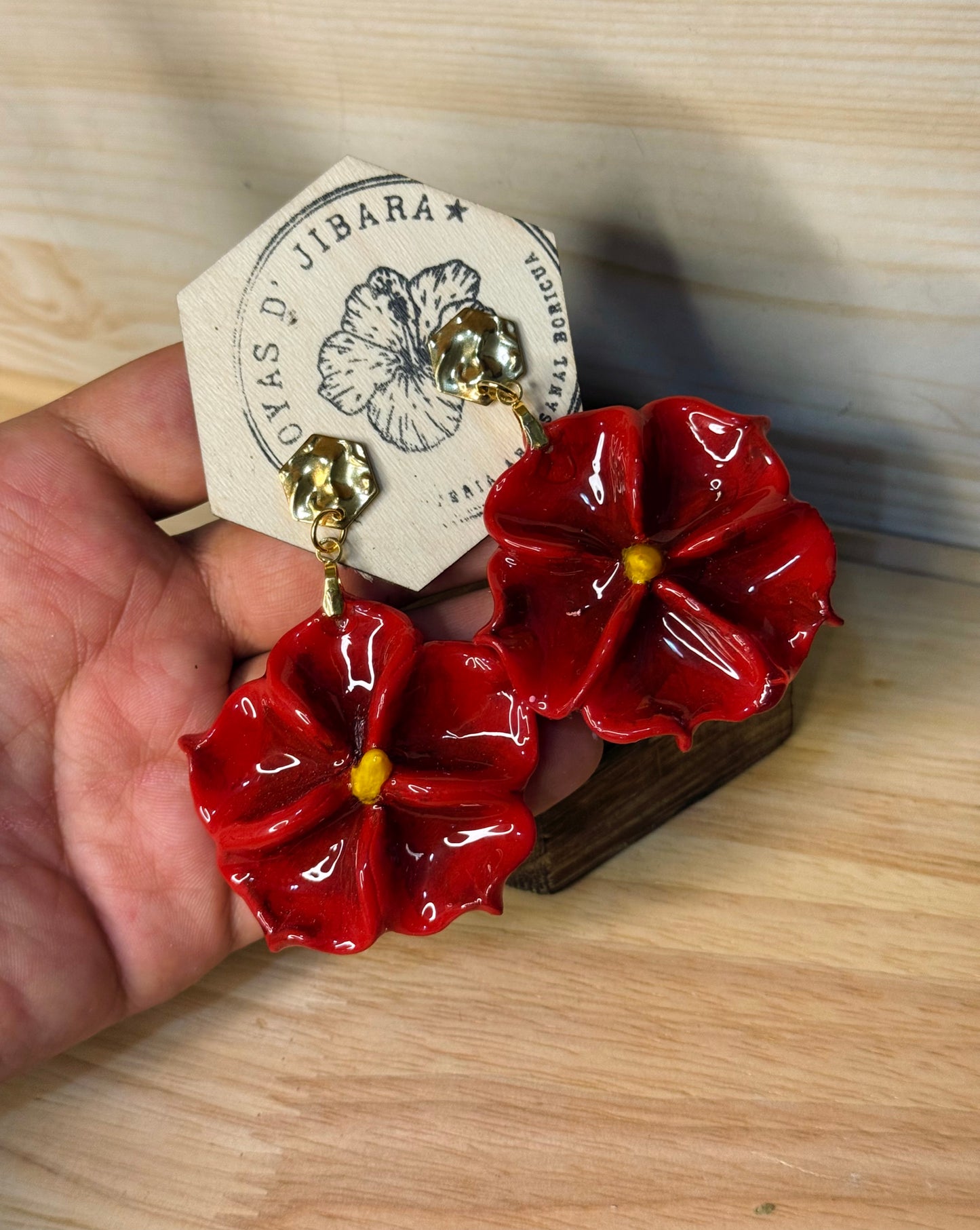 Pantallas de flor roja