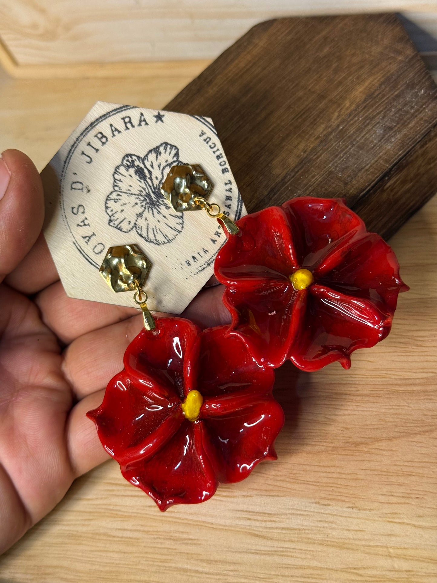 Pantallas de flor roja