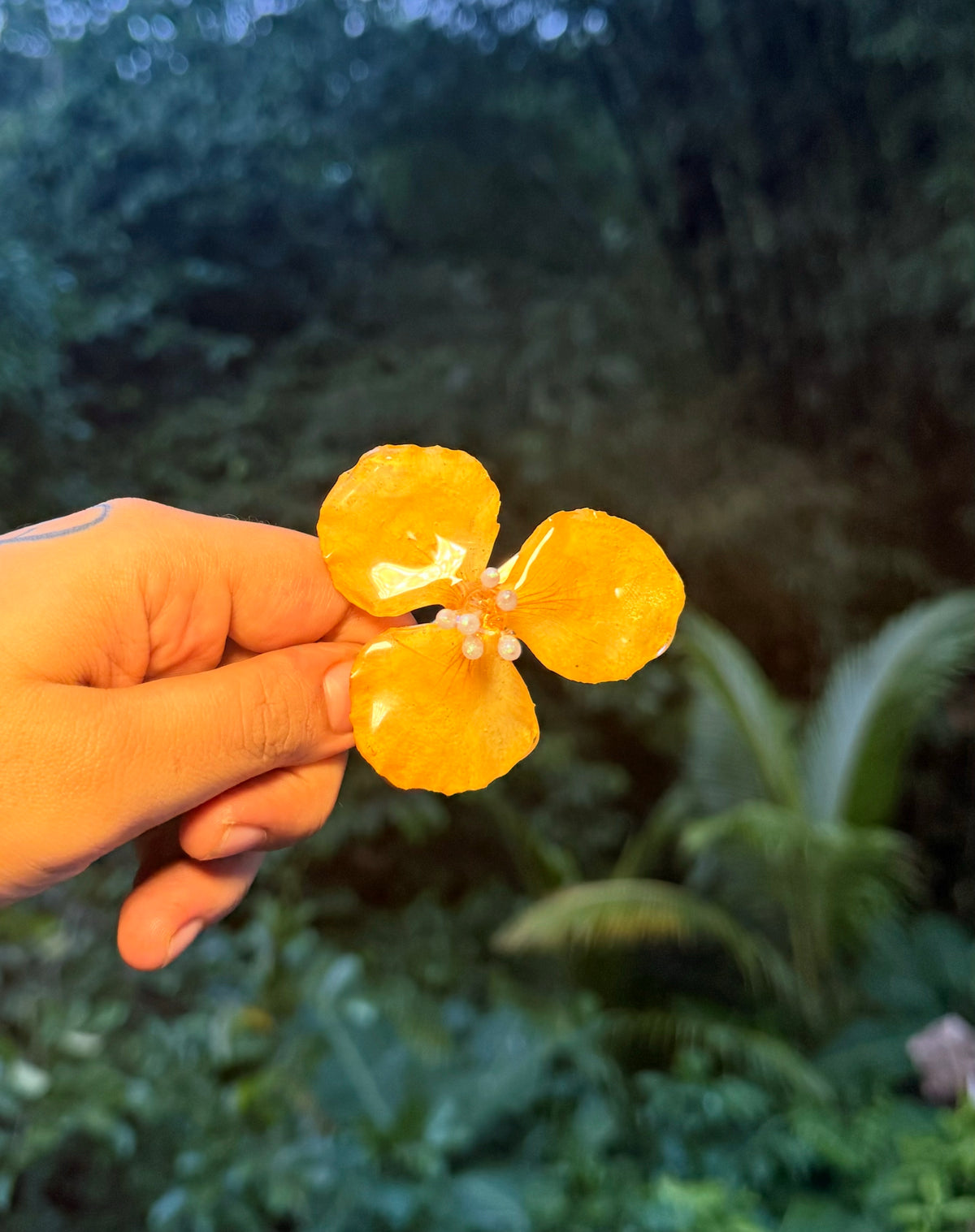 Clip de cabello flamboyan amarillo