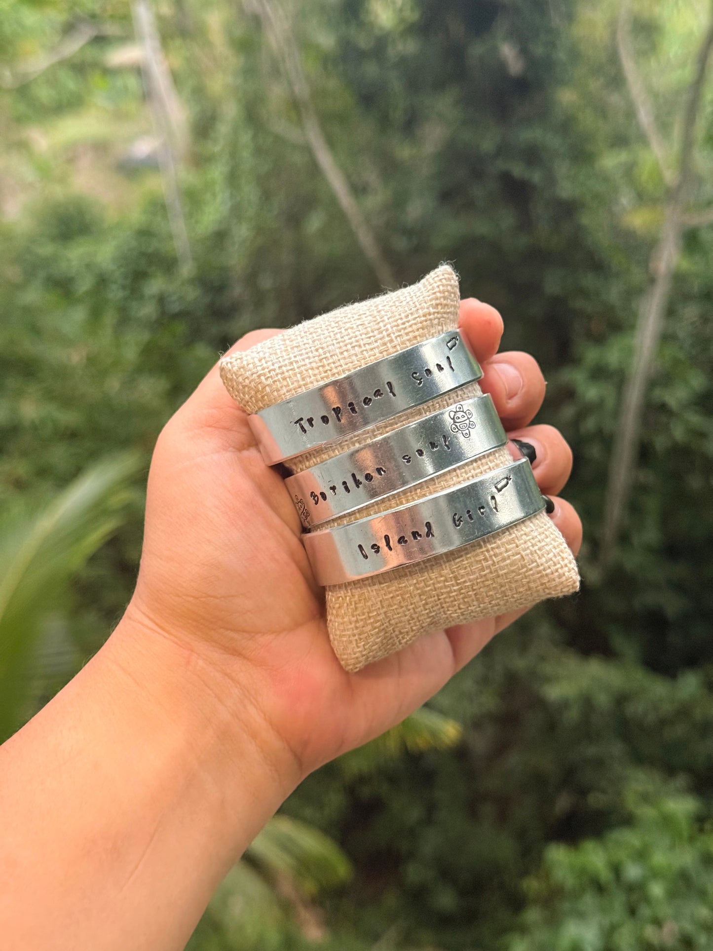 Pulsera de aluminio personalizada • Estampada a mano