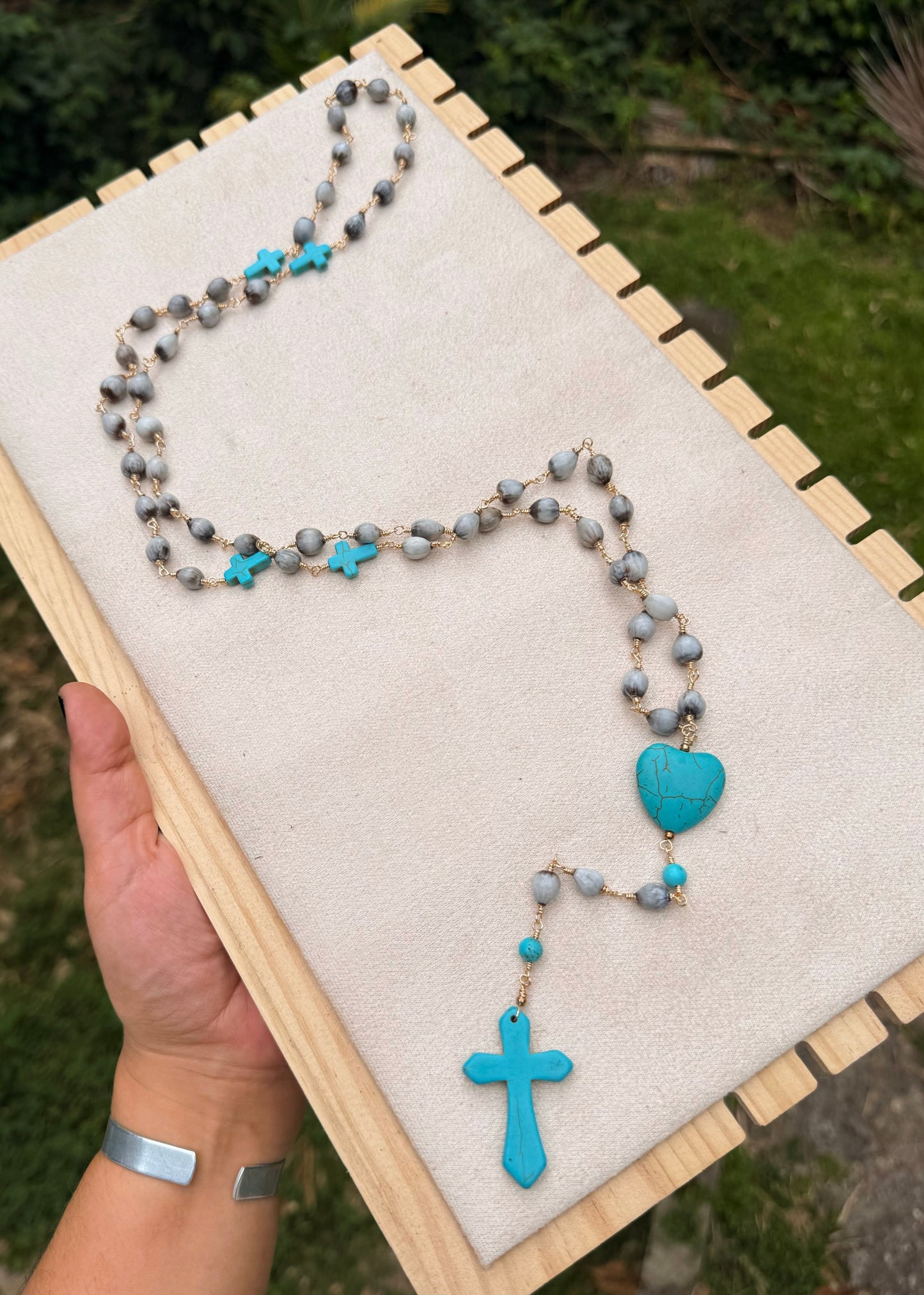 Rosario de camandulas con piedras azules