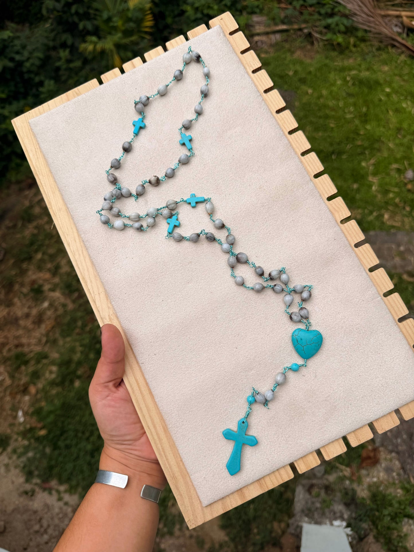 Rosario de camandulas con piedras azules