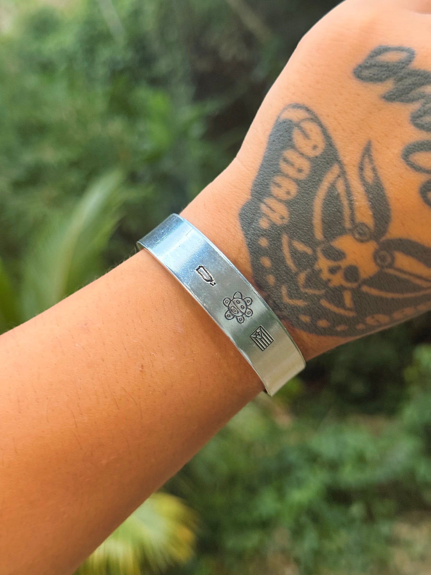 Pulsera de aluminio personalizada • Estampada a mano