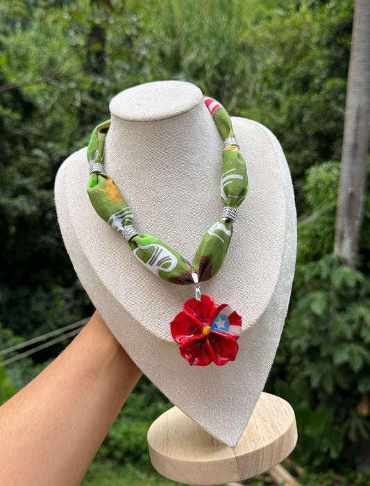 Collar de la isla con flor de porcelana fría y bandera
