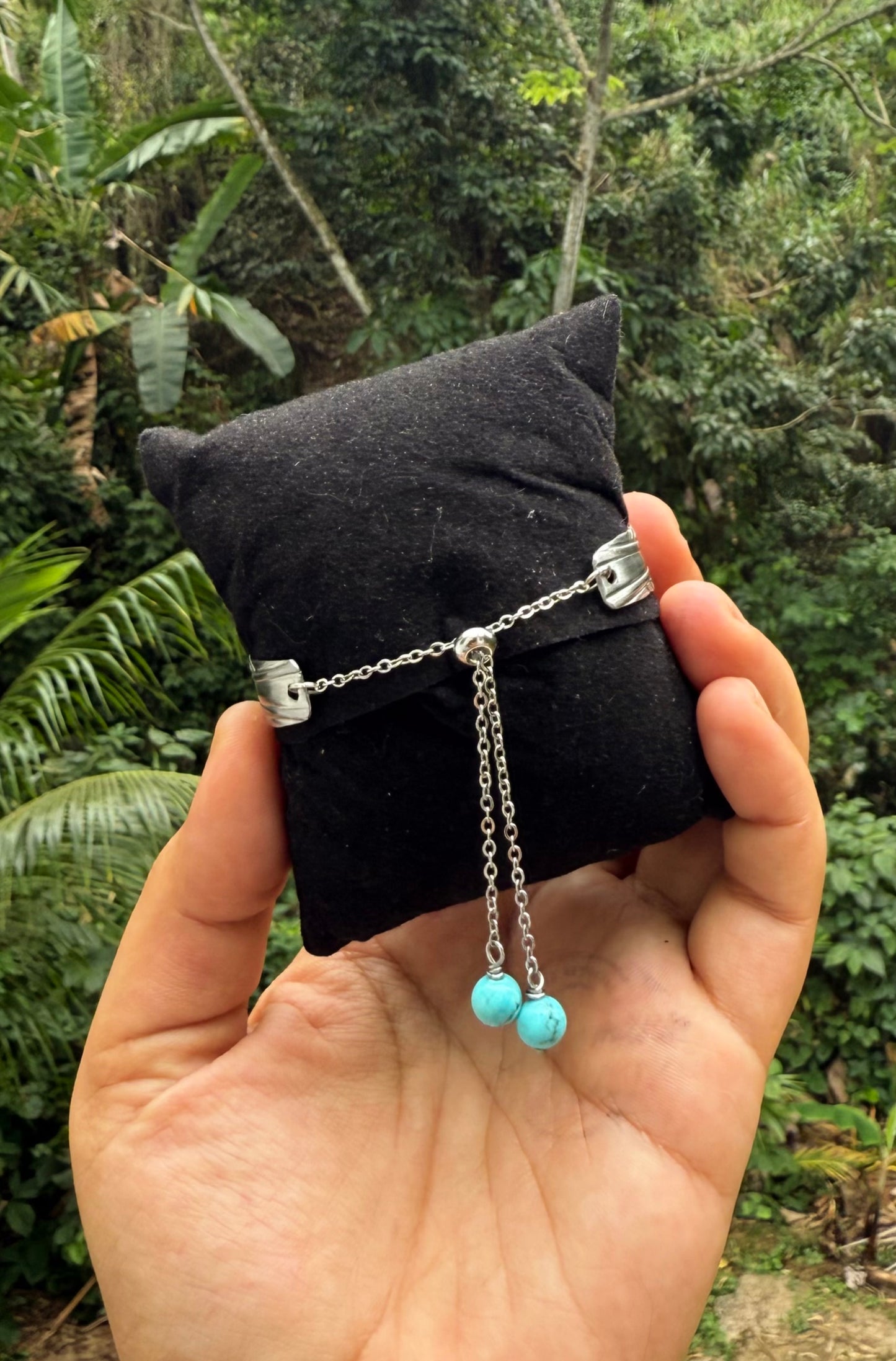 Pulcera de cucharas y piedras