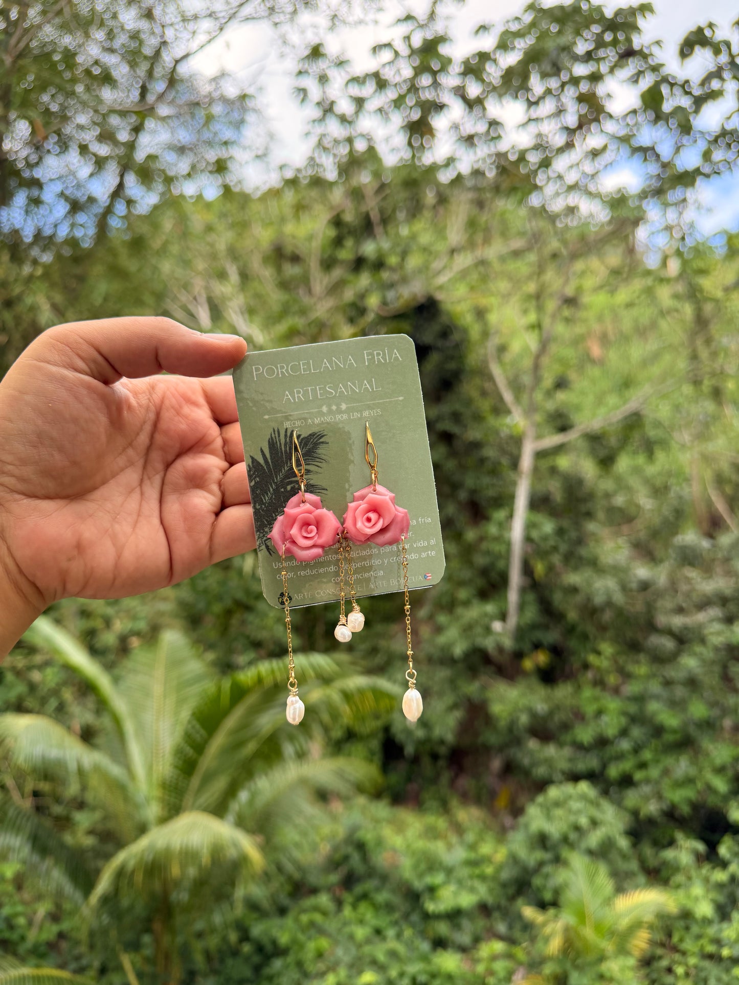 Rosas  de primavera y perlas de agua dulce