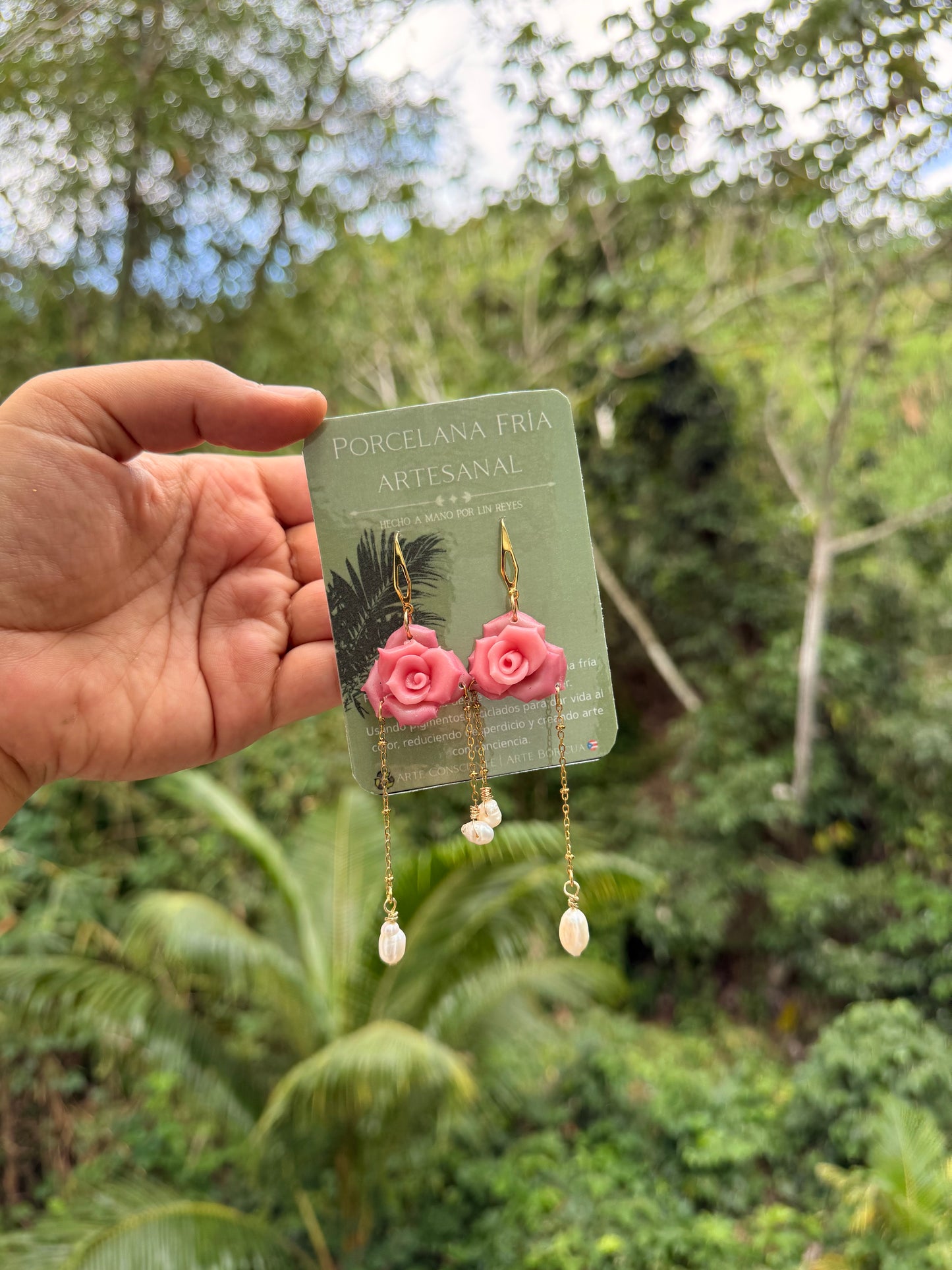 Rosas  de primavera y perlas de agua dulce