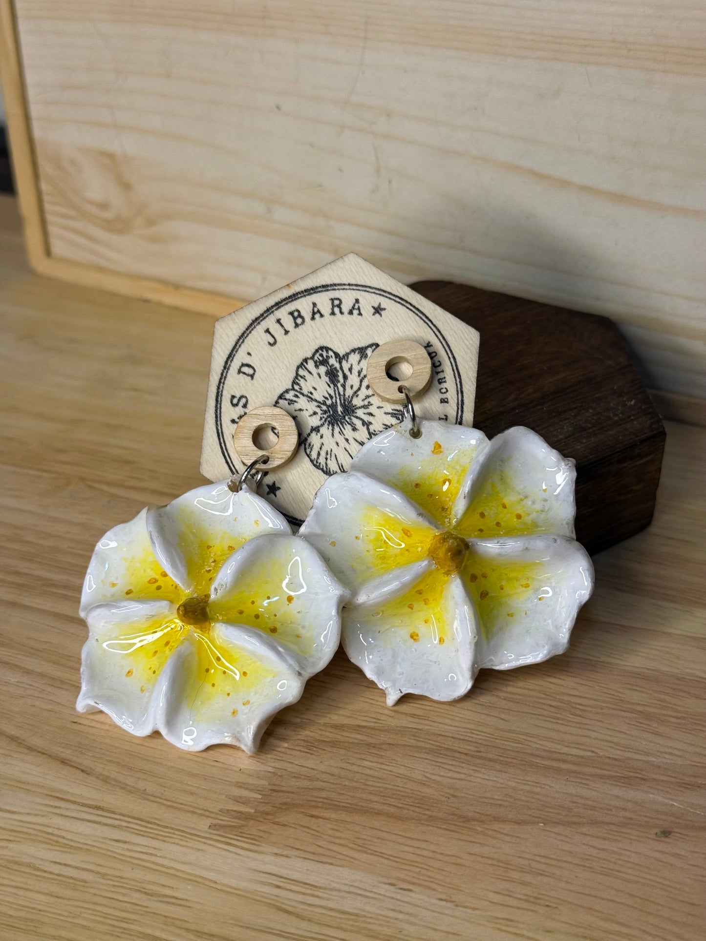 Flor amarilla y blanca