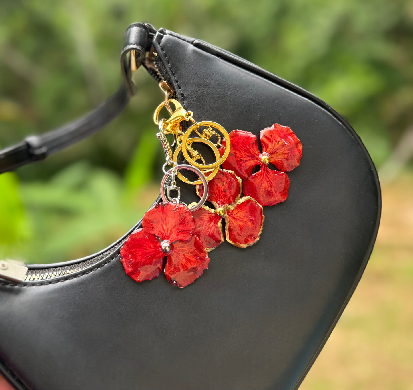 Llevaro o charm de cartera de flamboyan