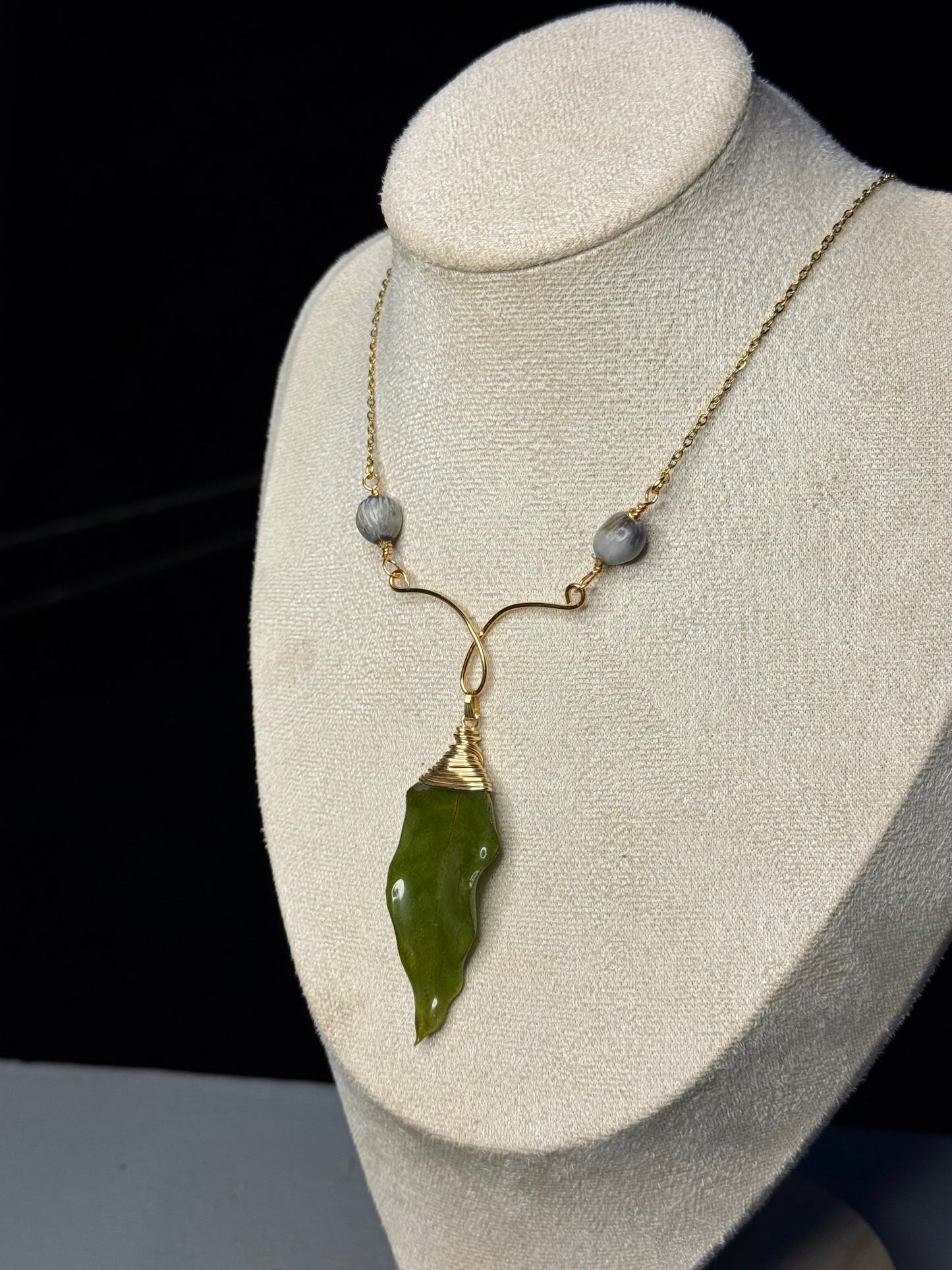 Cadena de pascua verde alambrada