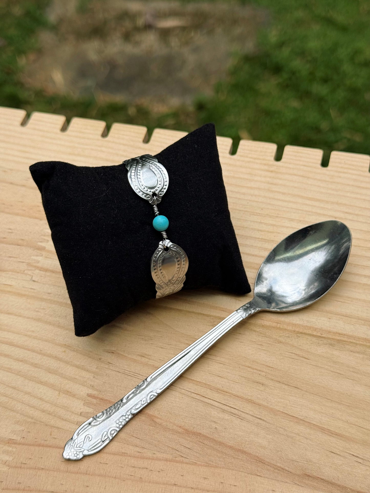 Pulcera de cucharas y piedras