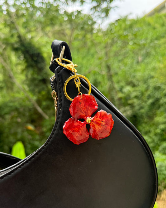 Llevaro o charm de cartera de flamboyan