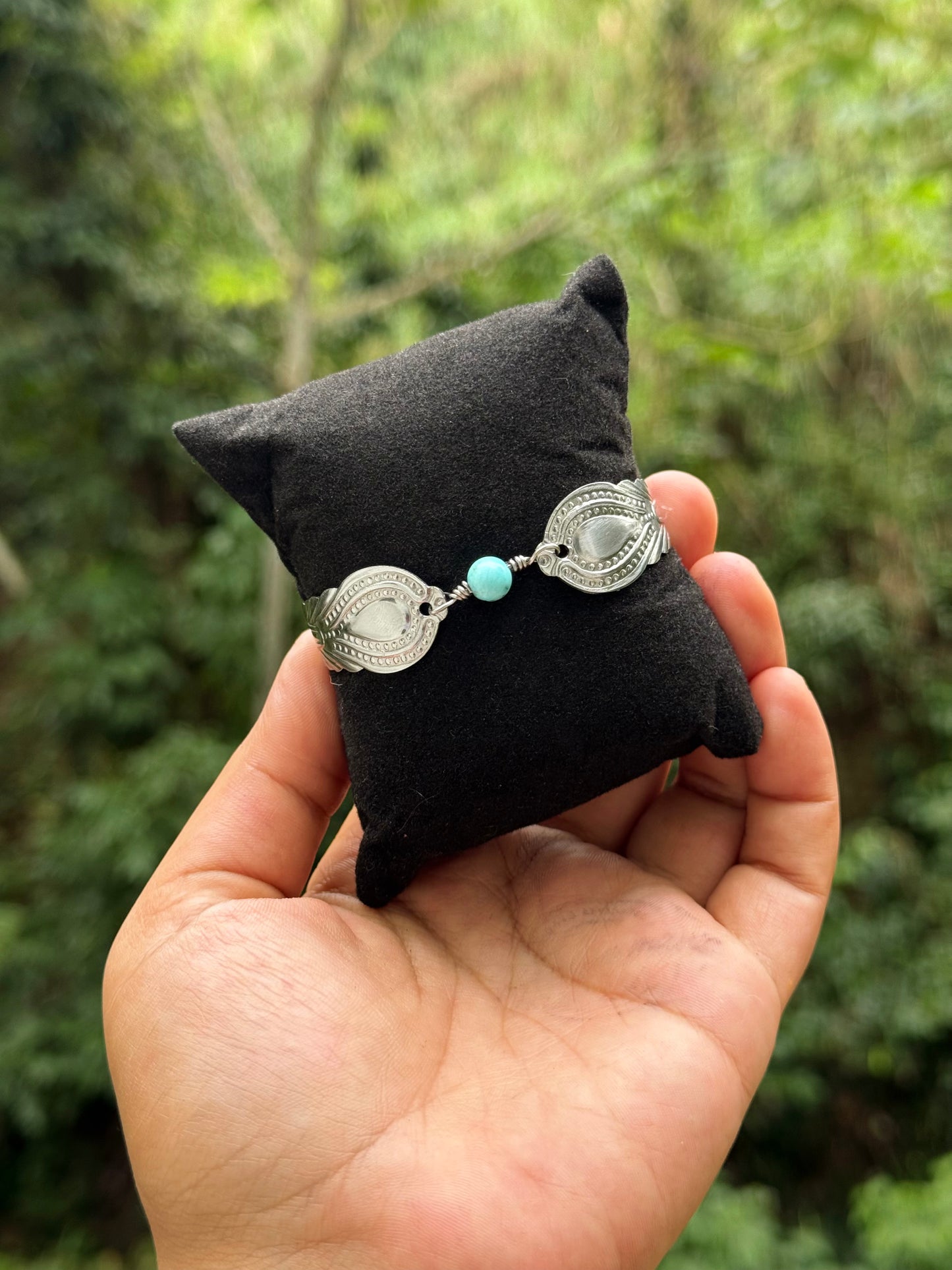 Pulcera de cucharas y piedras