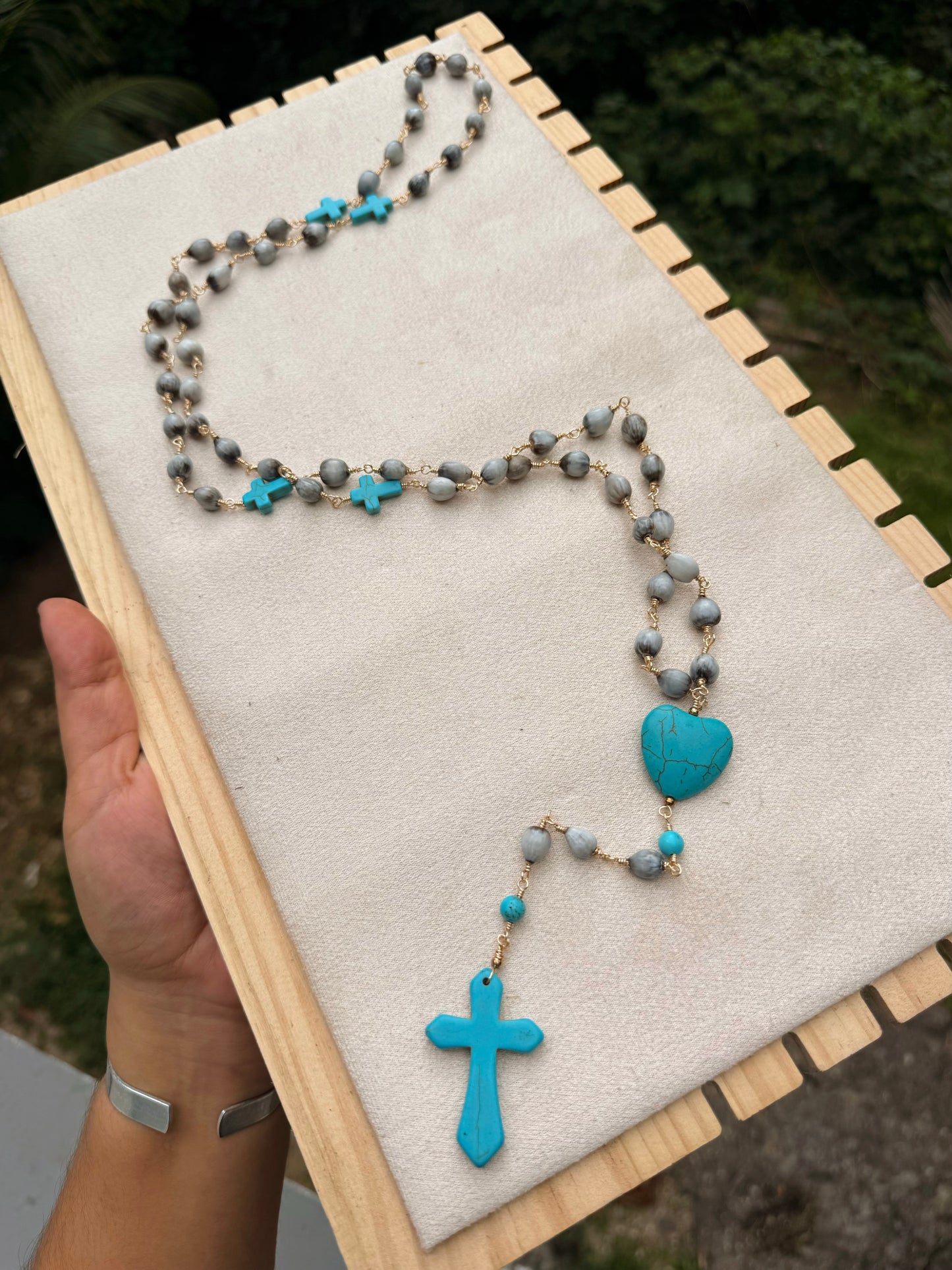 Rosario de camandulas con piedras azules
