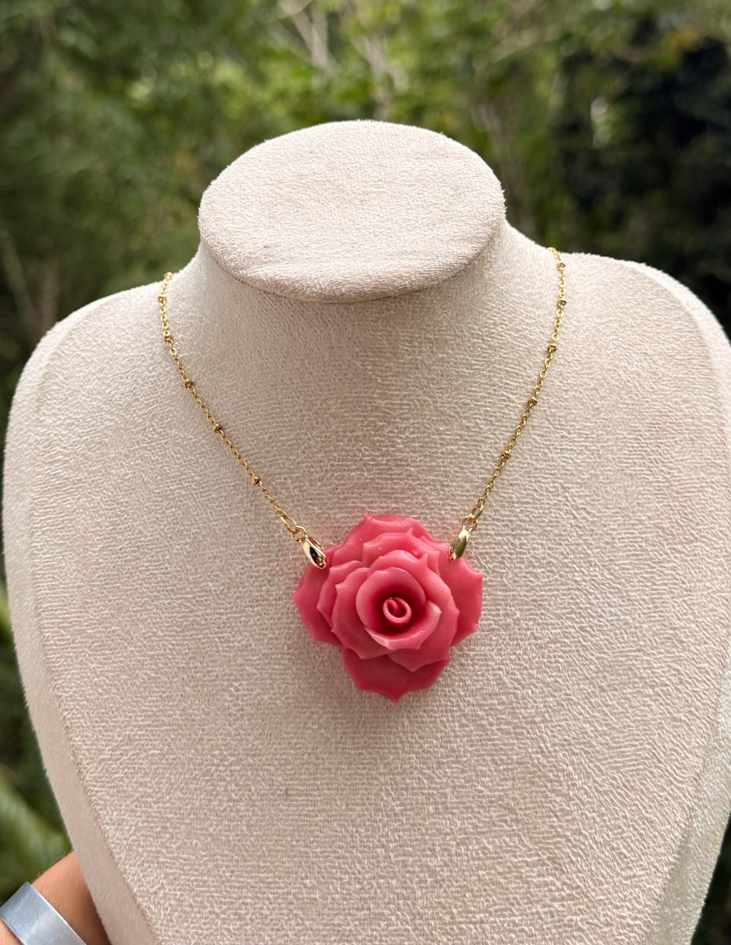 Collares de rosas grandes