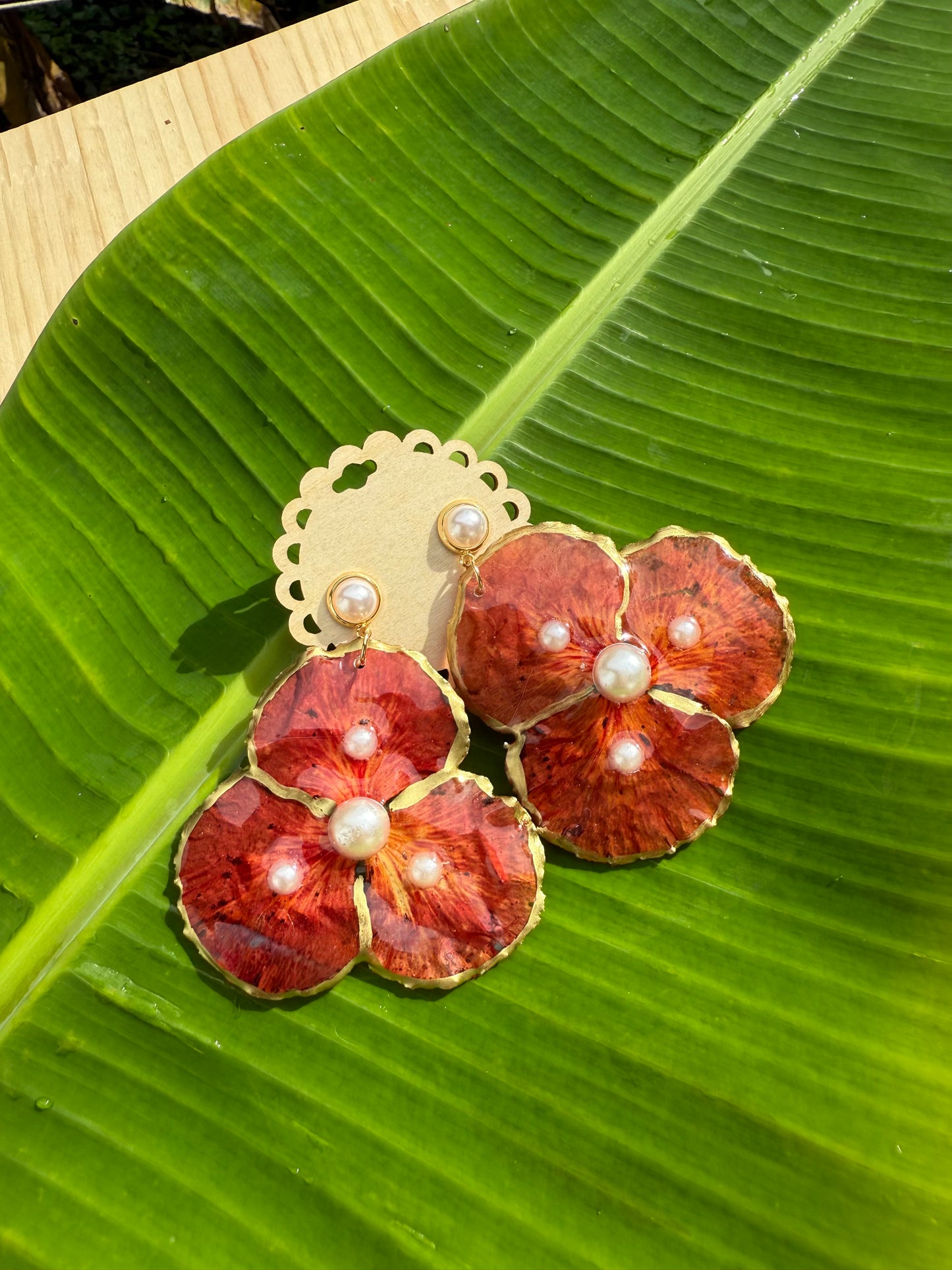 Flamboyan con perlas