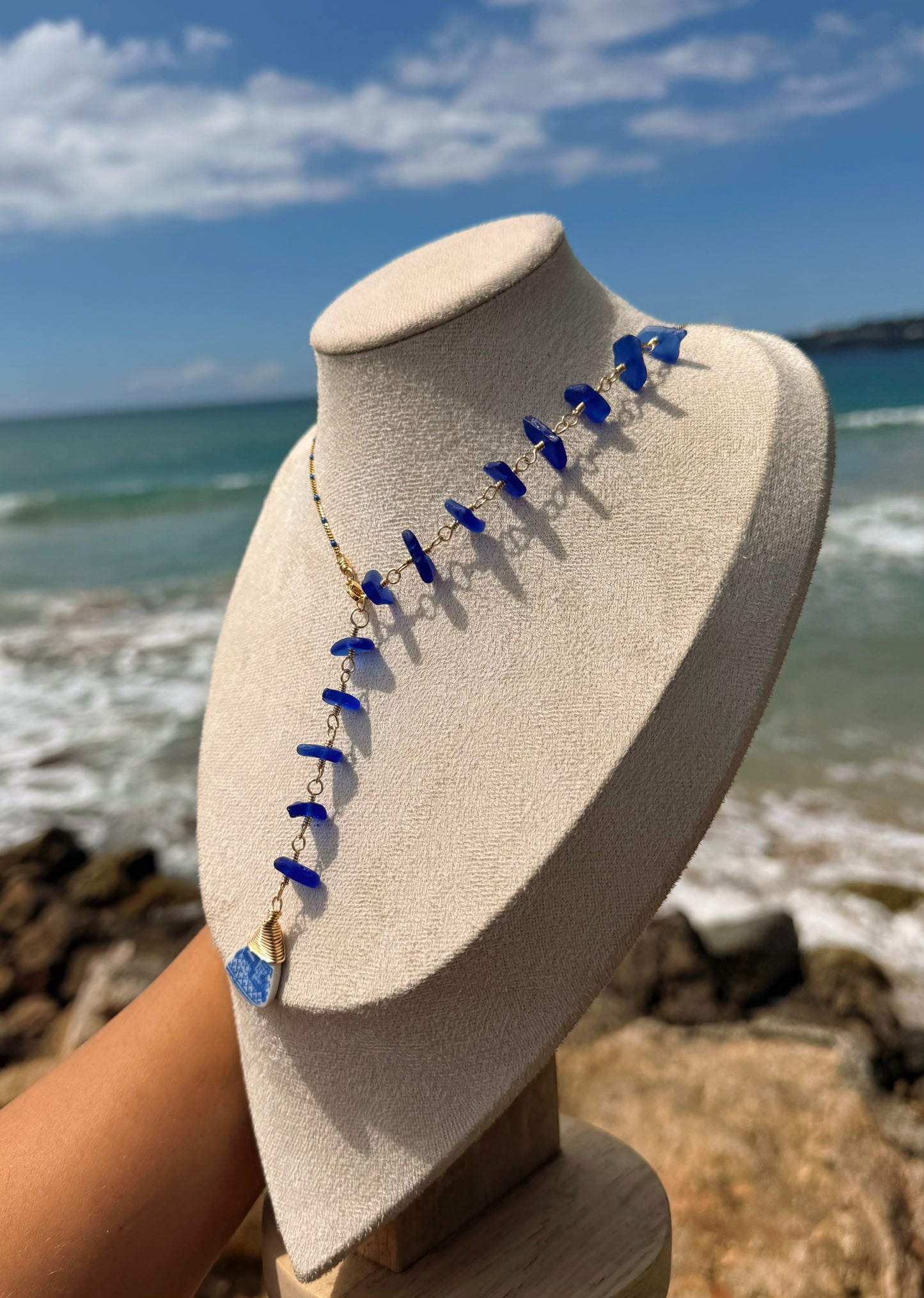 Cadena con china glass y cristales azules