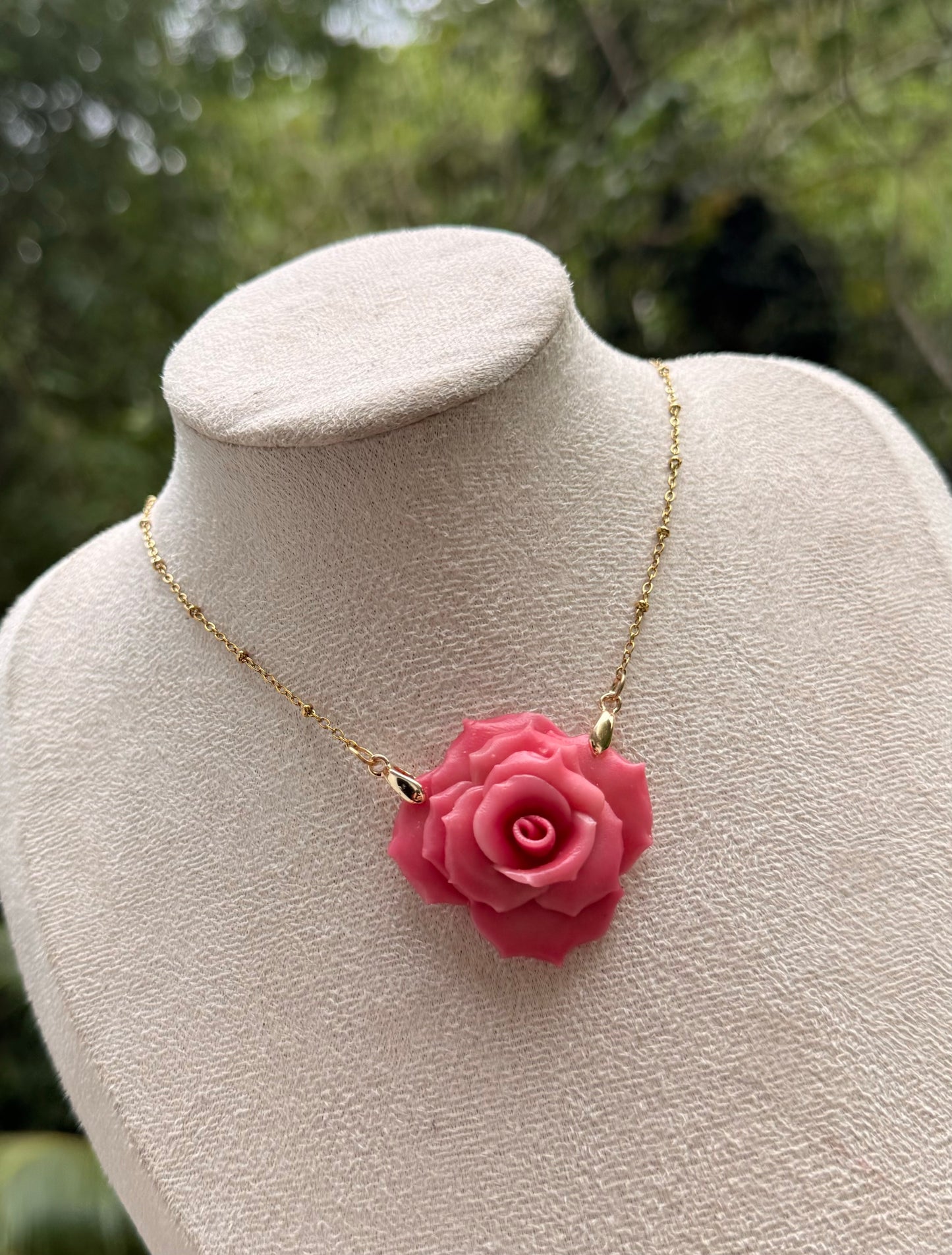 Collares de rosas grandes