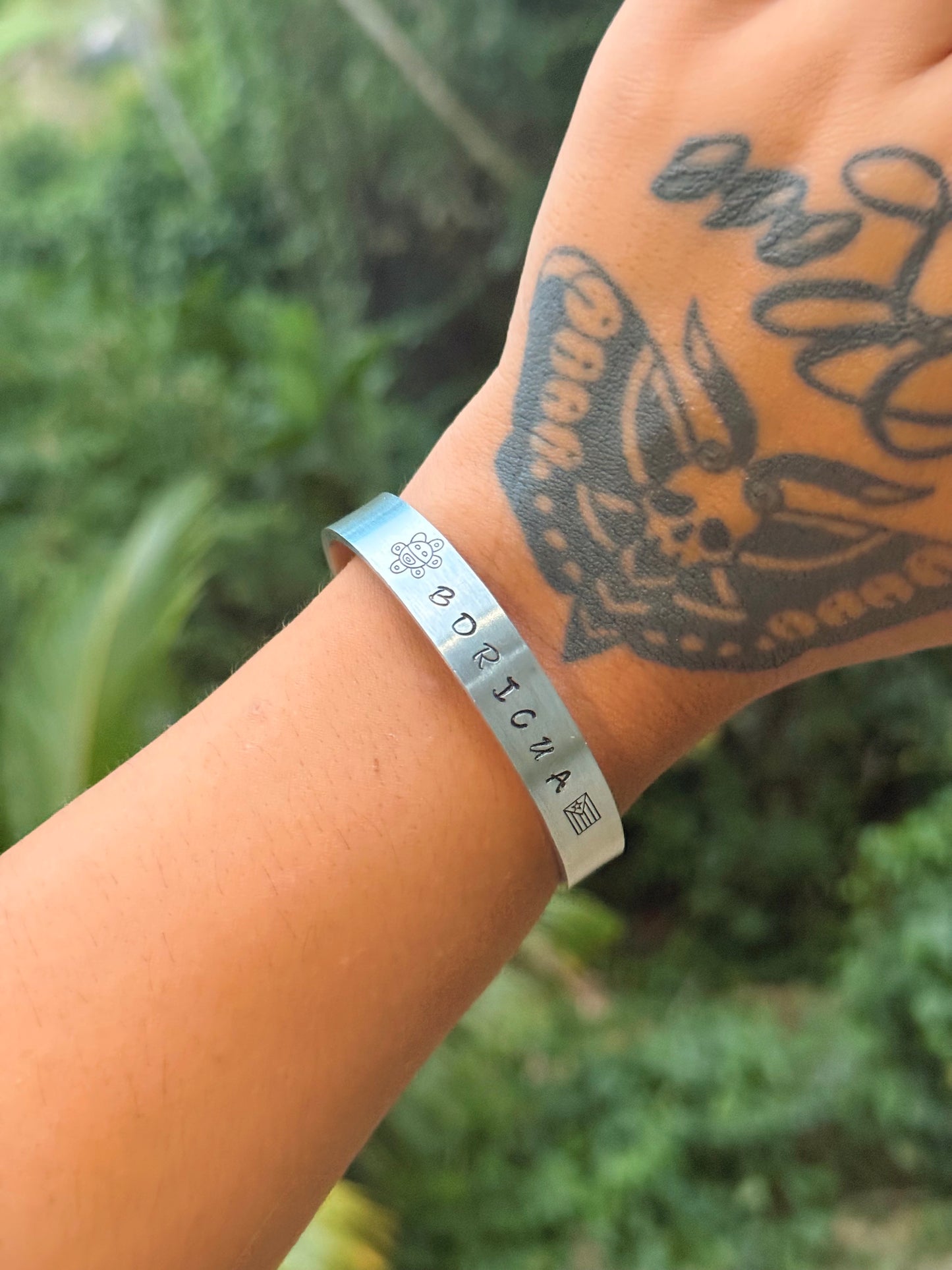 Pulsera de aluminio personalizada • Estampada a mano