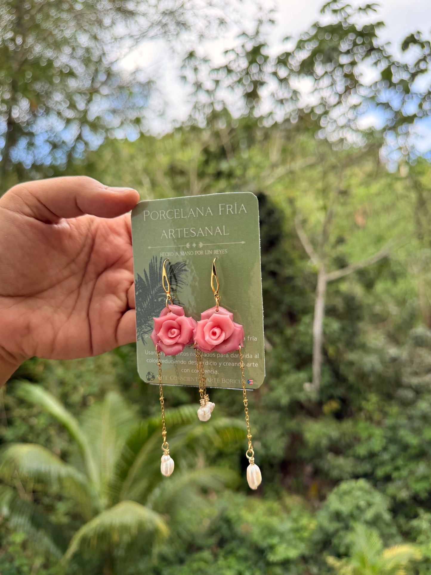 Rosas  de primavera y perlas de agua dulce