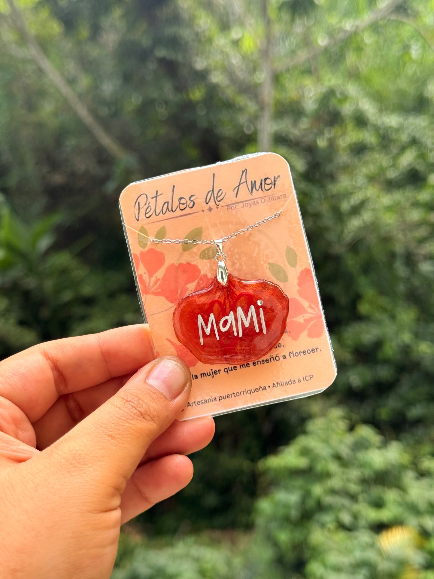 Collar “Mami” en plateado de amor