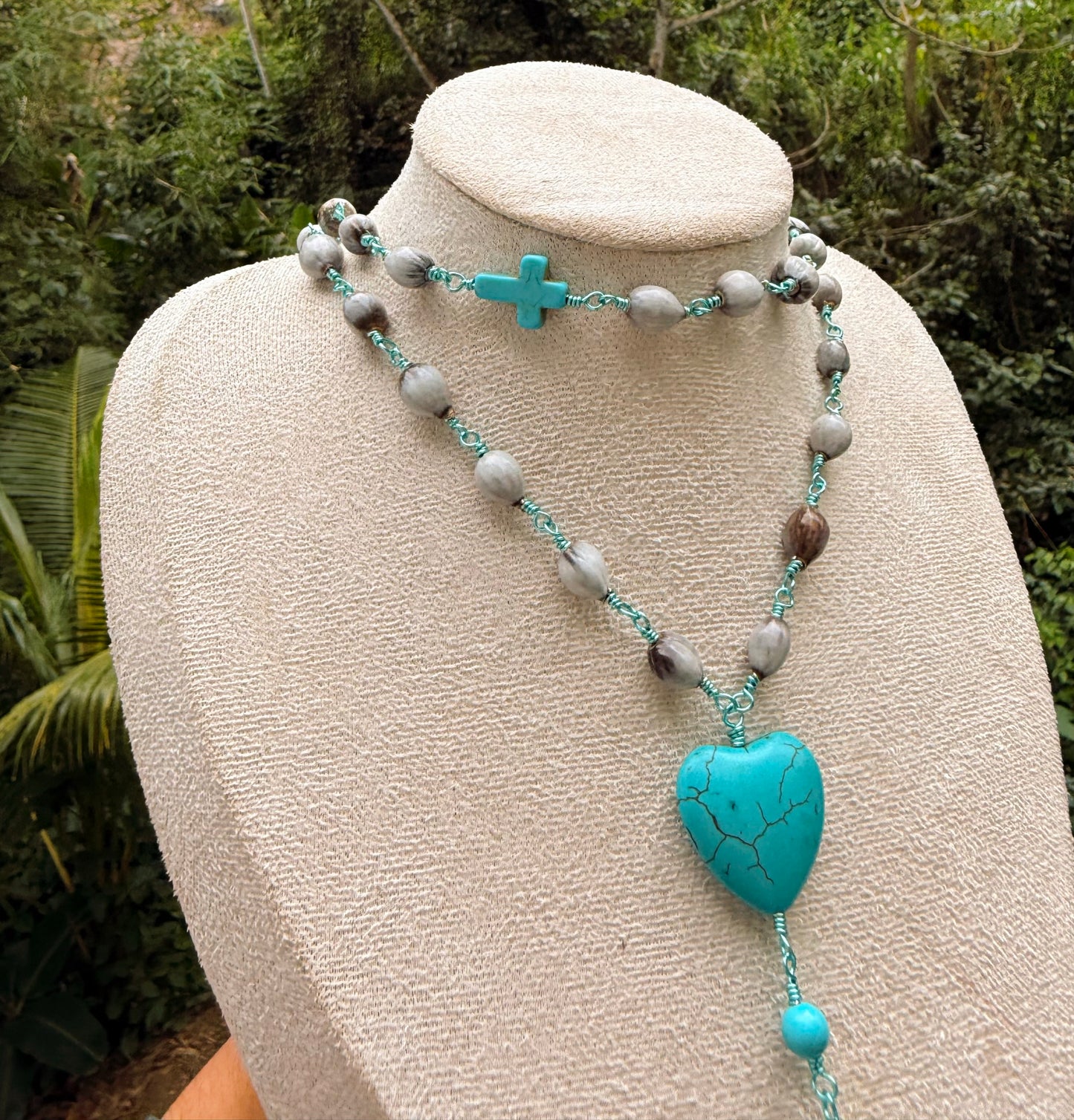 Rosario de camandulas con piedras azules