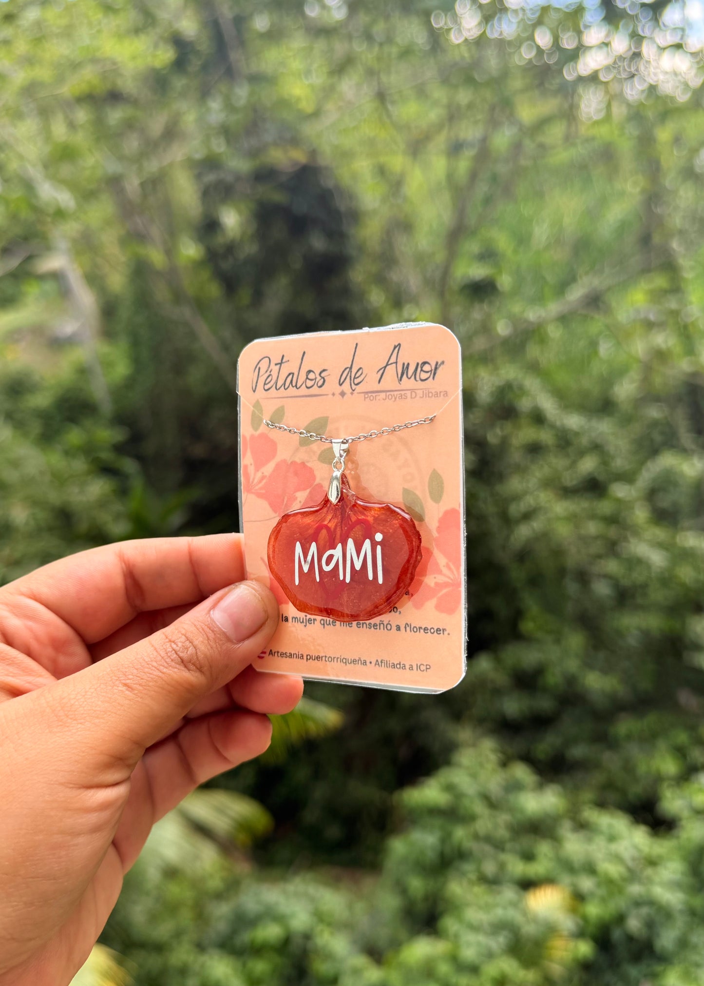 Collar “Mami” en plateado de amor
