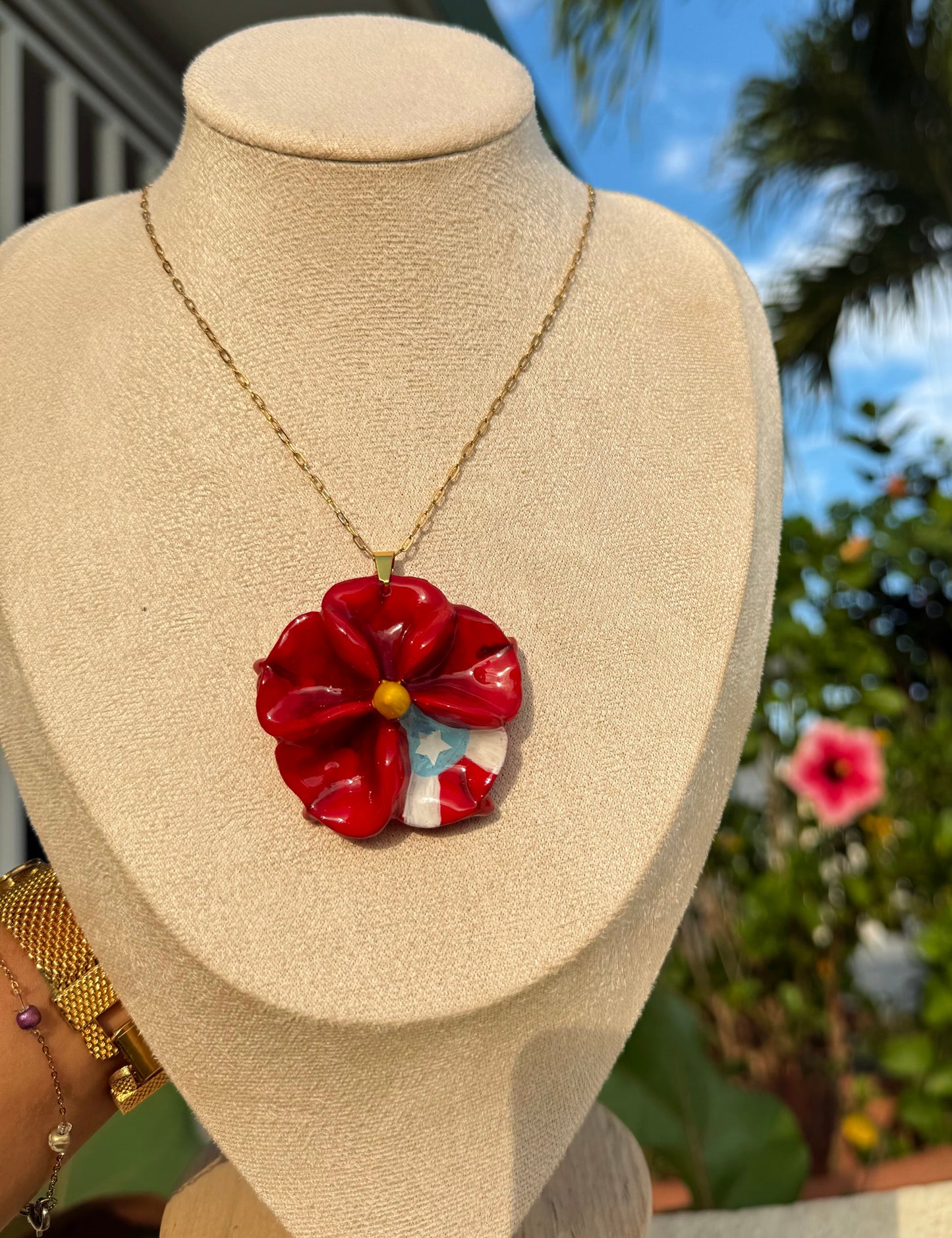Flor boricua en porcelana fría
