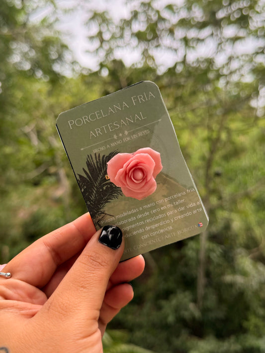 Broches de  rosas en porcelana fría