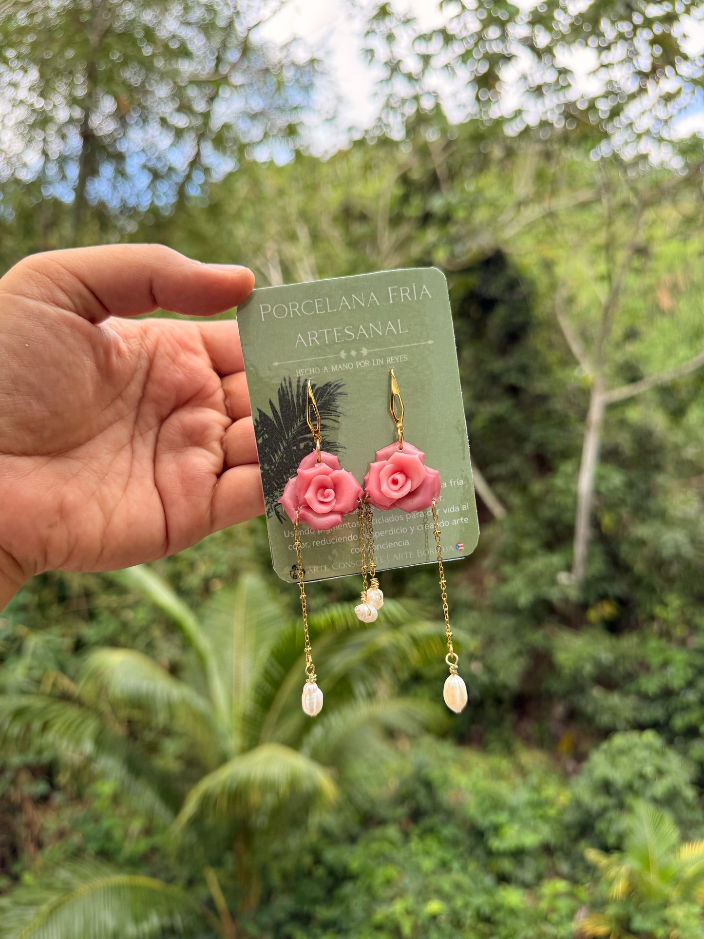 Rosas  de primavera y perlas de agua dulce