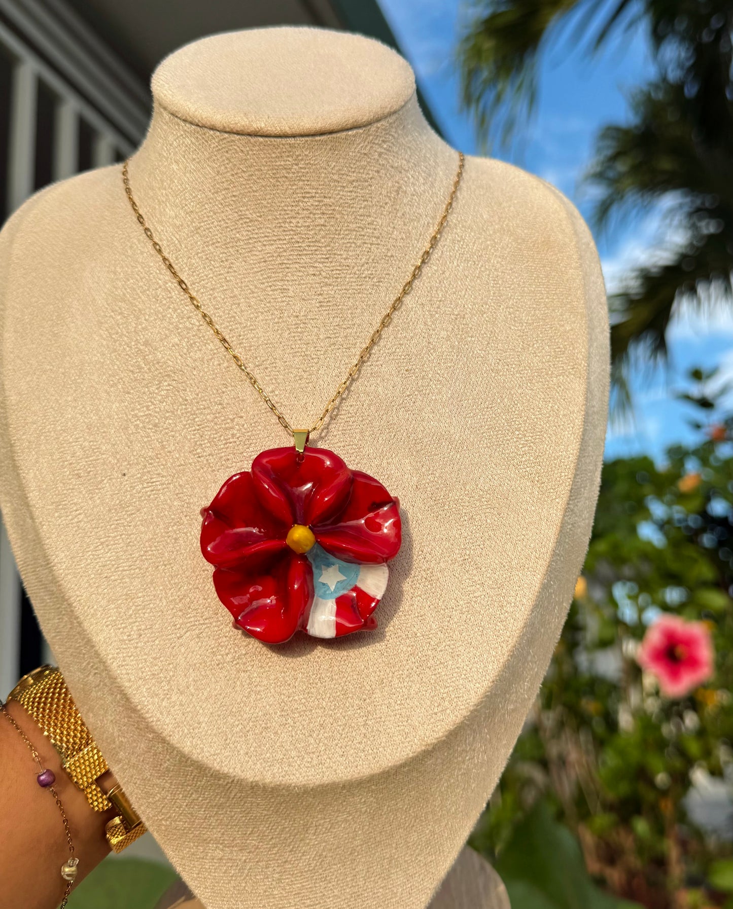 Flor boricua en porcelana fría