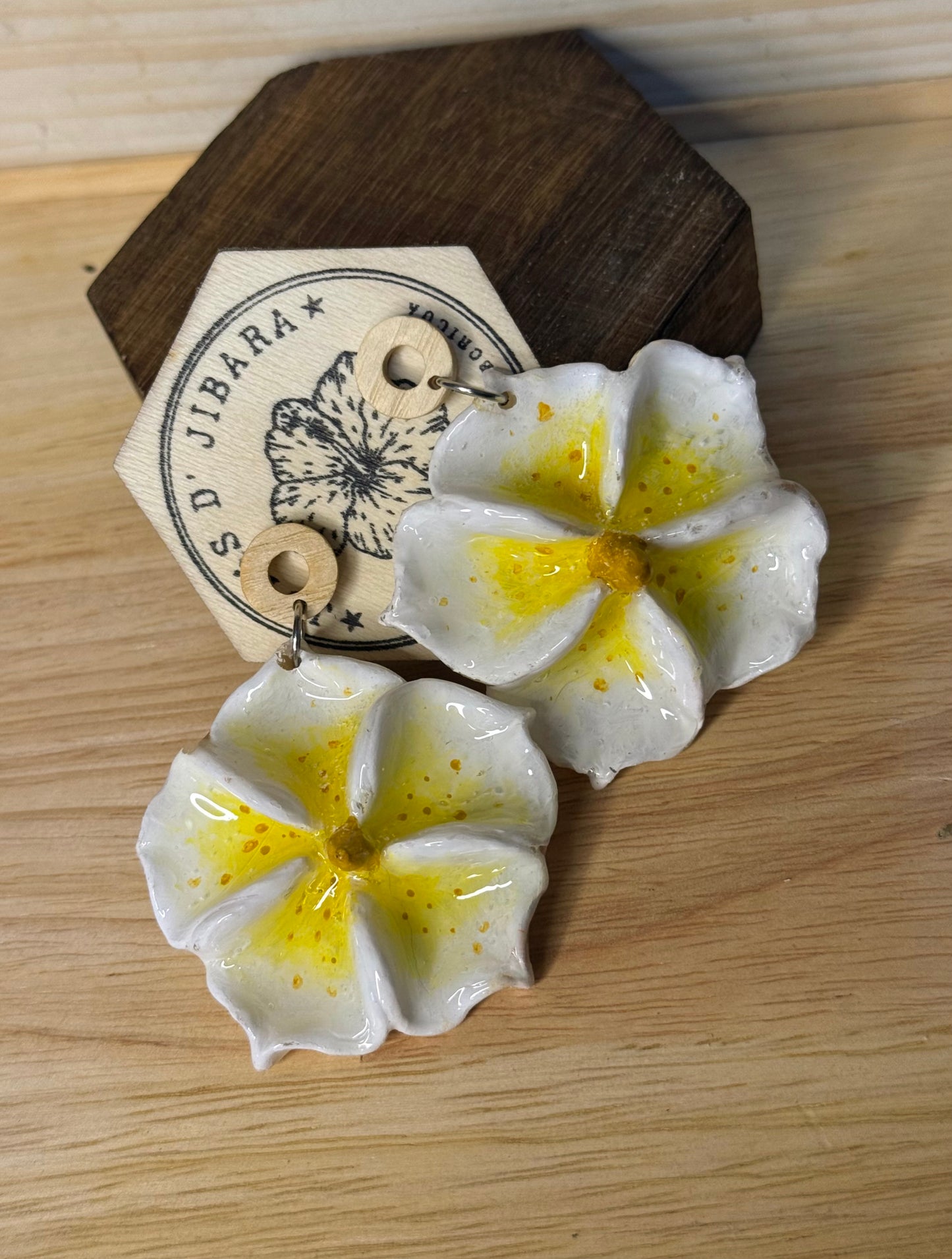 Flor amarilla y blanca