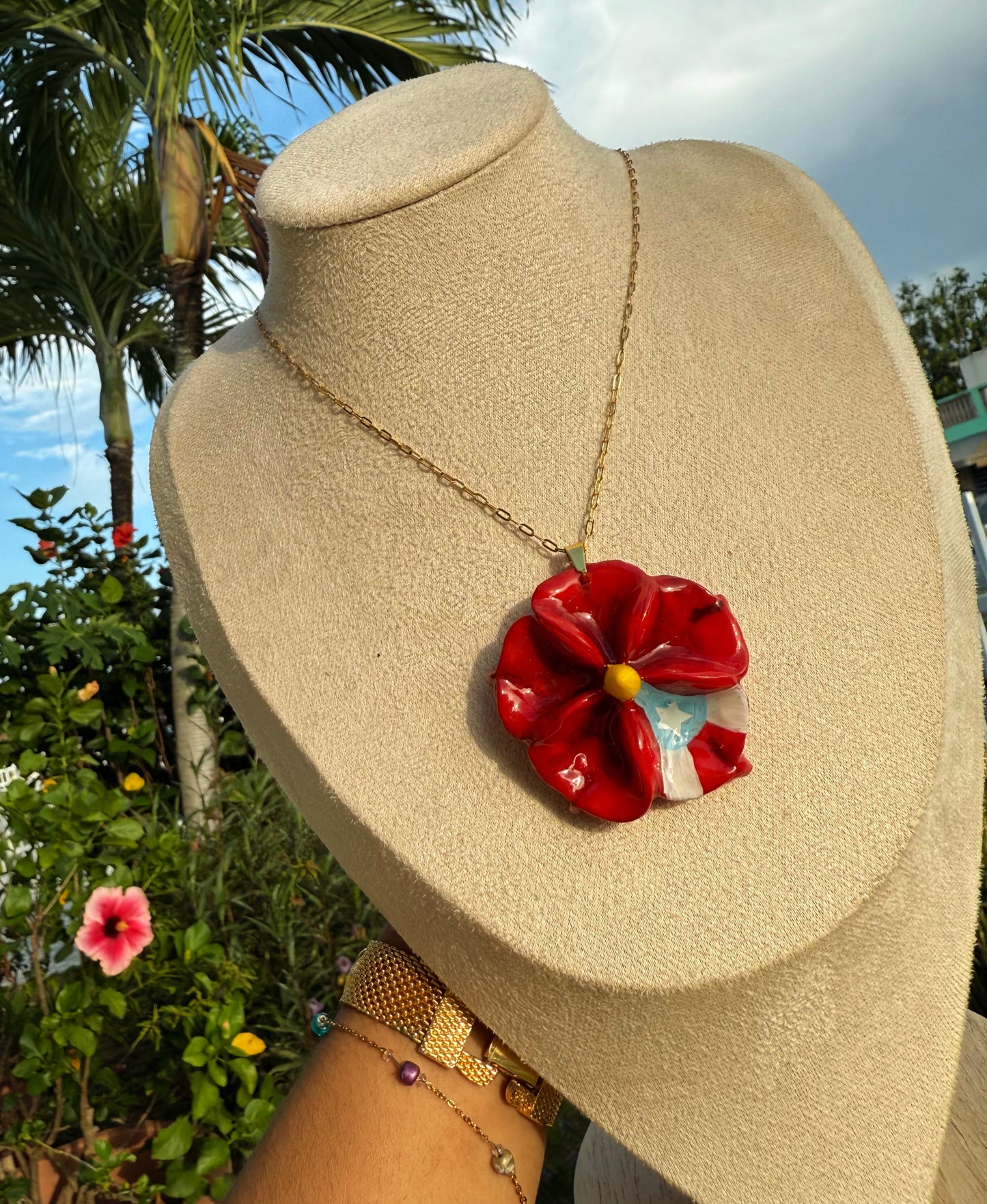 Flor boricua en porcelana fría