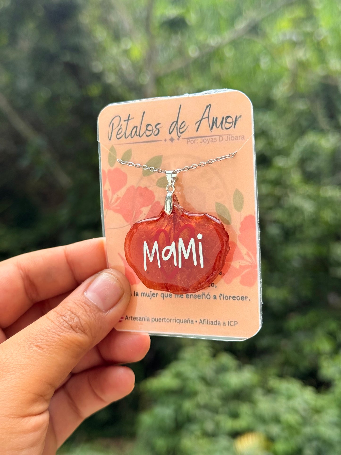 Collar “Mami” en plateado de amor
