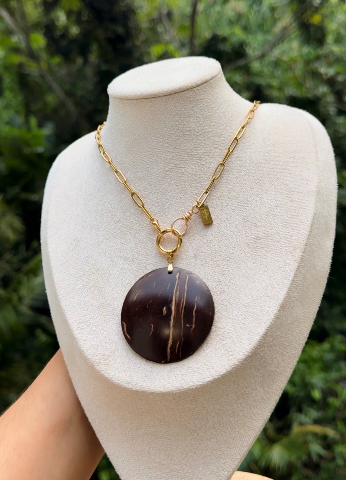 Collar de coco y cristales marinos