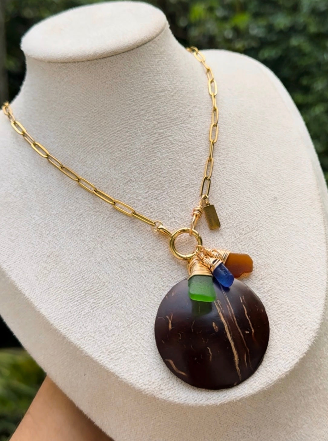 Collar de coco y cristales marinos